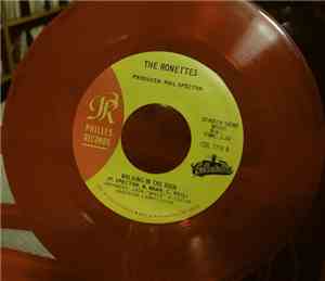 The Ronettes - Walking In The Rain (Red)