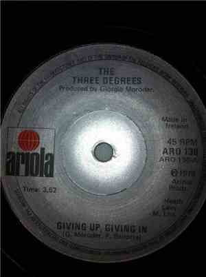 The Three Degrees - Giving Up, Giving In
