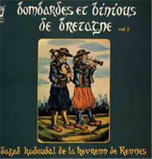 Bagad Kadoudal De La Kevrenn De Rennes - Bombardes Et Binious De Bretagne V ...