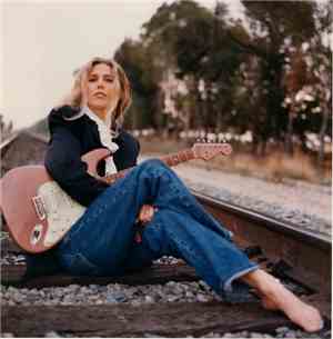 Sophie B. Hawkins - Folkadelphia Session 1/31/2015