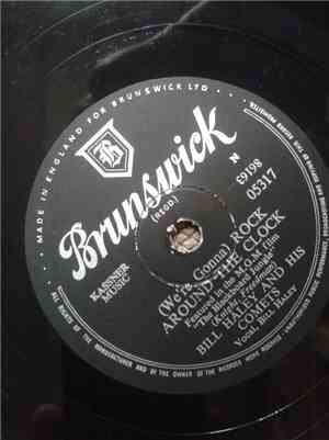 Bill Haley And His Comets - (We're Gonna) Rock Around The Clock